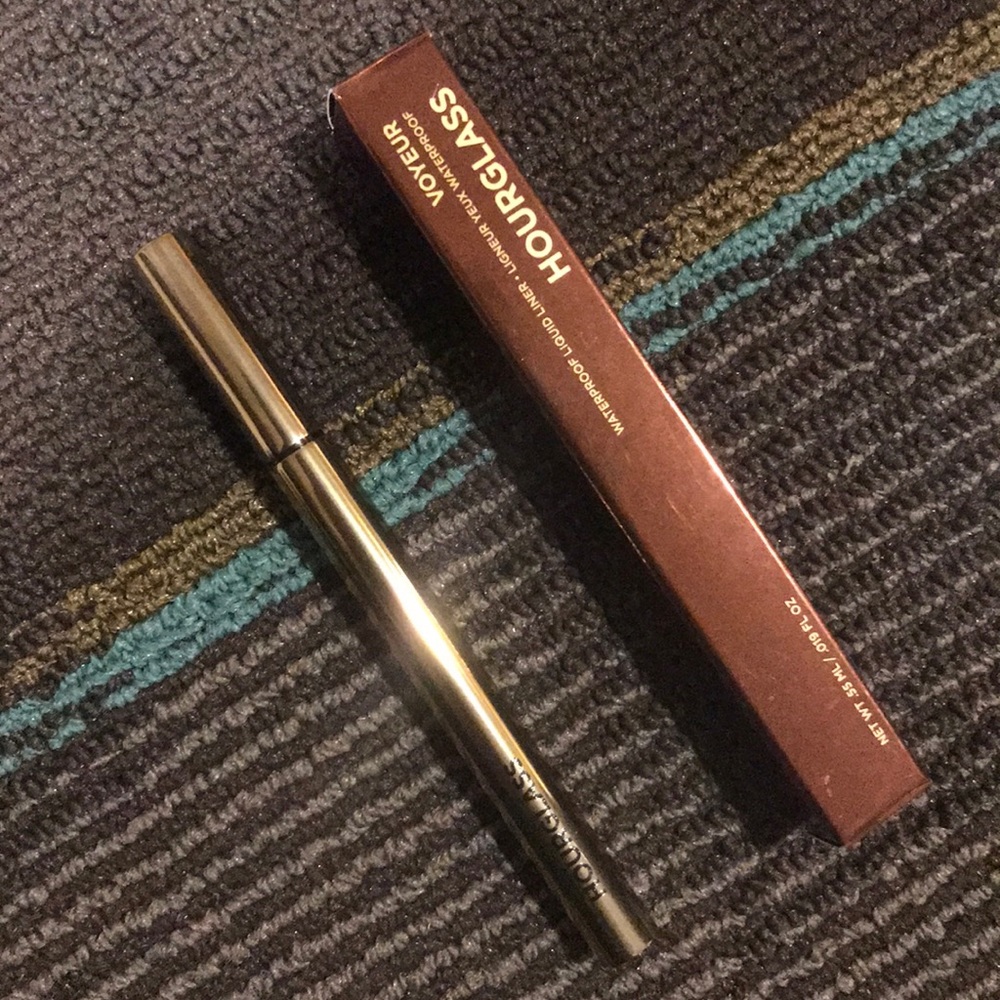 HOURGLASS VOYEUR WATERPROOF LIQUID EYE LINER